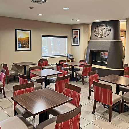 Comfort Suites Peoria Sports Complex Екстериор снимка