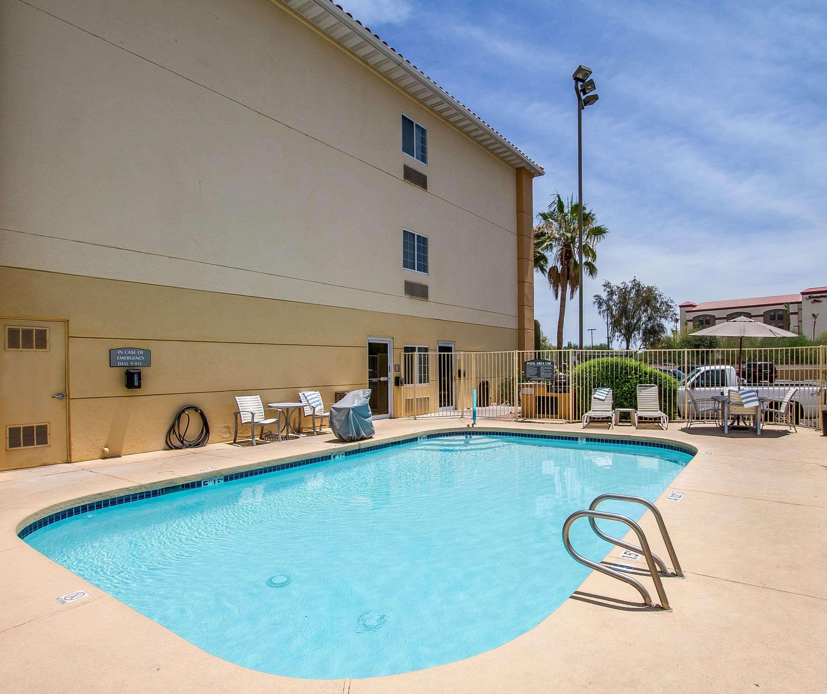 Comfort Suites Peoria Sports Complex Екстериор снимка