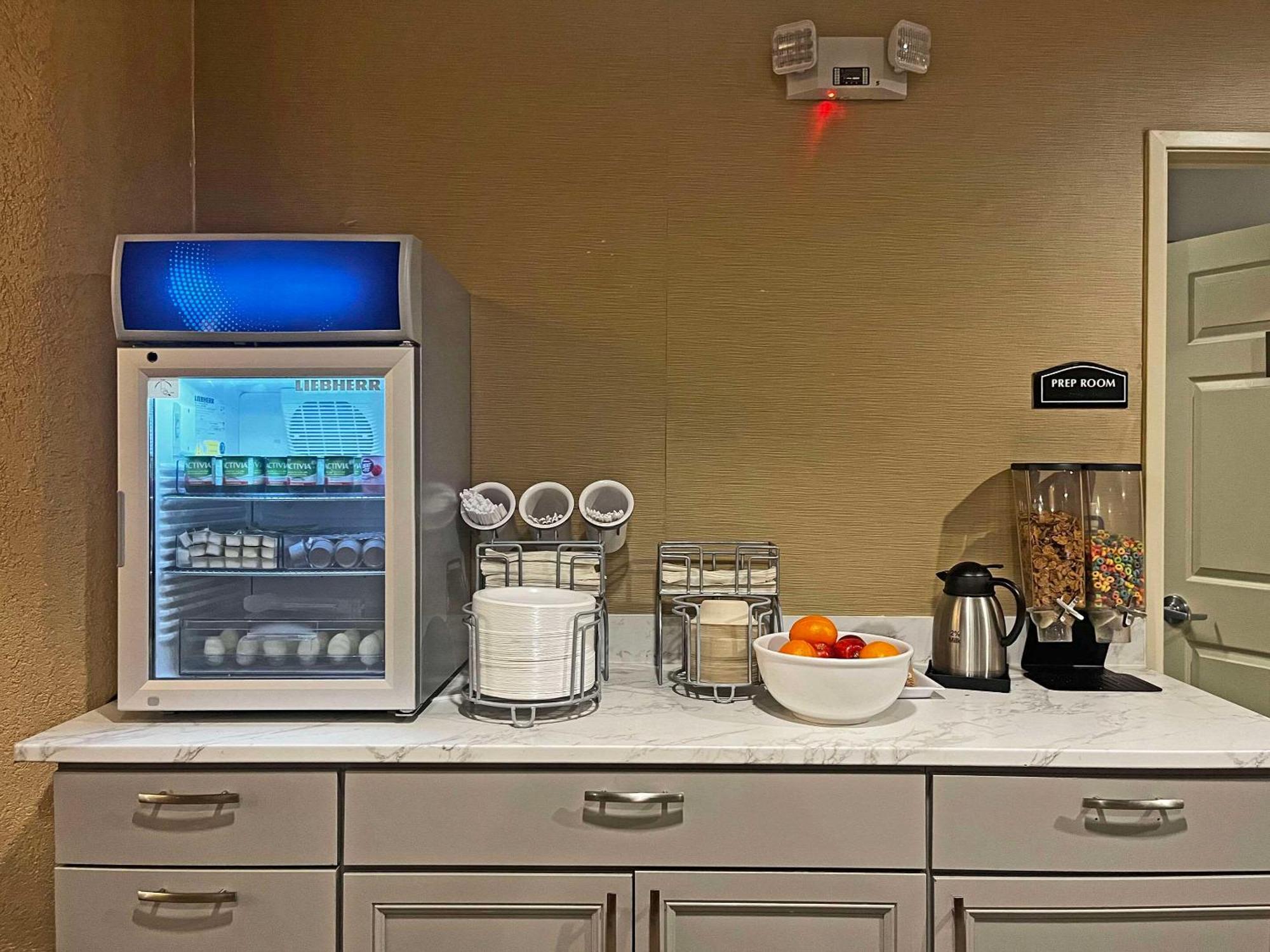 Comfort Suites Peoria Sports Complex Екстериор снимка
