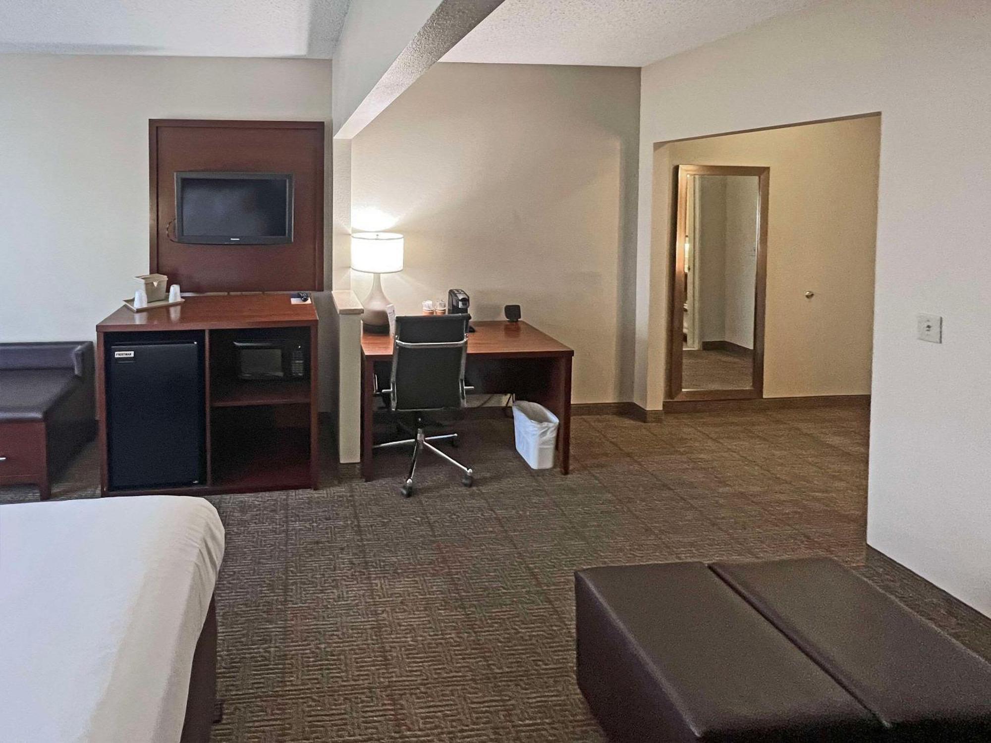 Comfort Suites Peoria Sports Complex Екстериор снимка