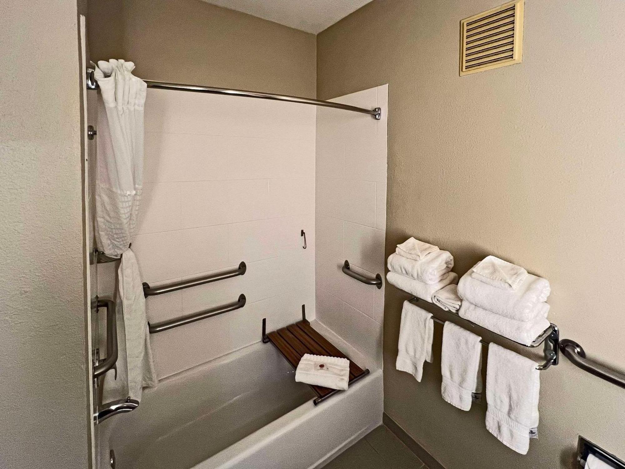 Comfort Suites Peoria Sports Complex Екстериор снимка