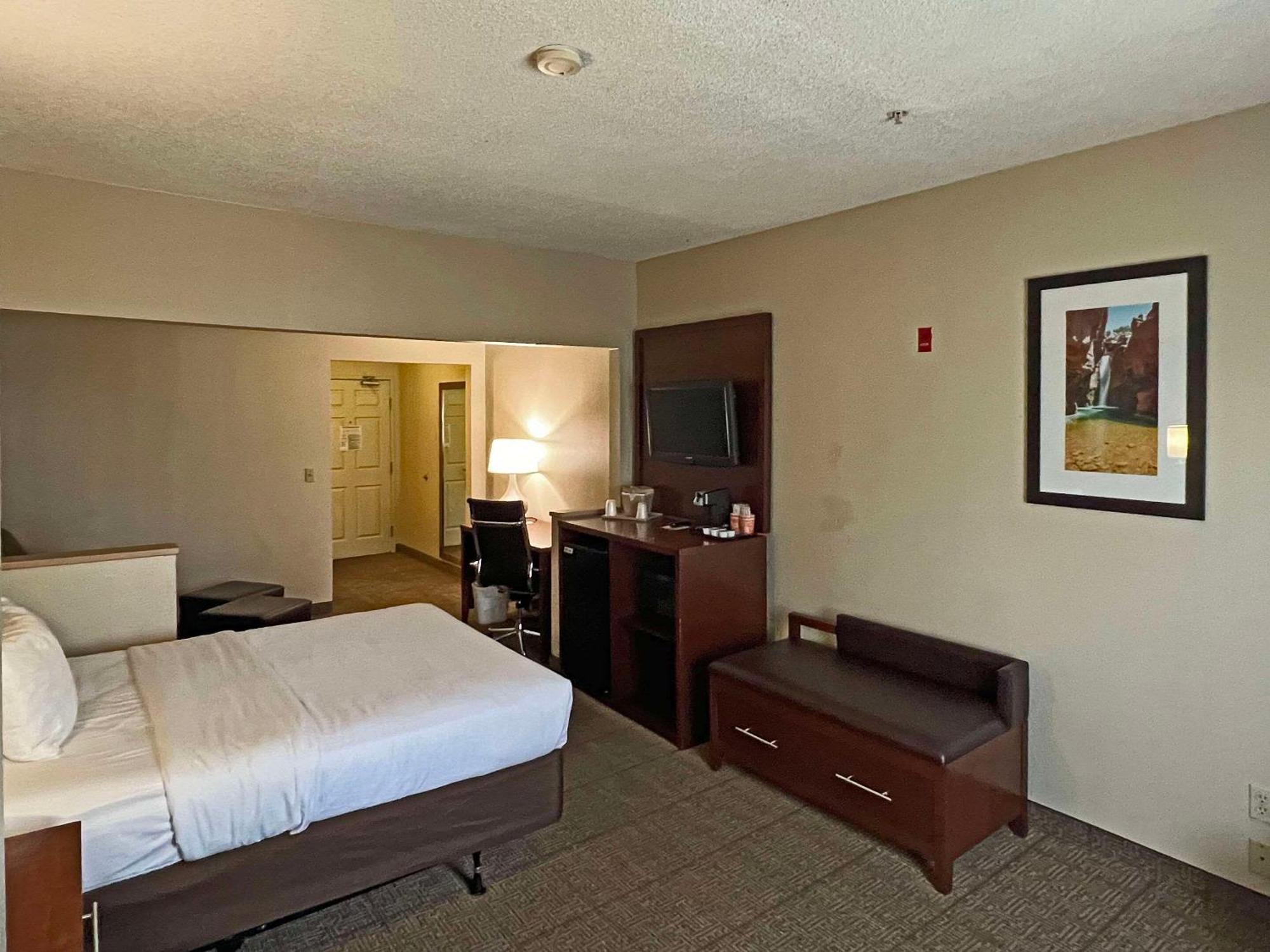 Comfort Suites Peoria Sports Complex Екстериор снимка