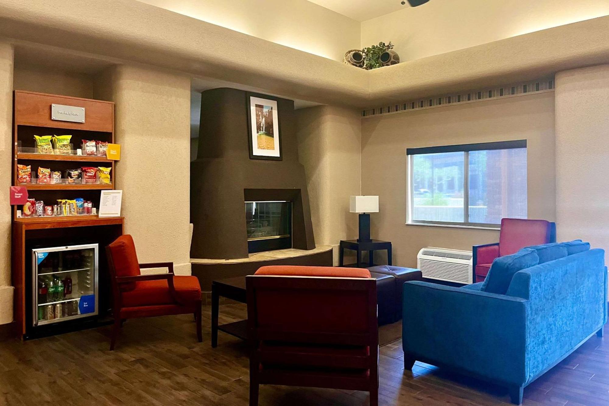 Comfort Suites Peoria Sports Complex Екстериор снимка