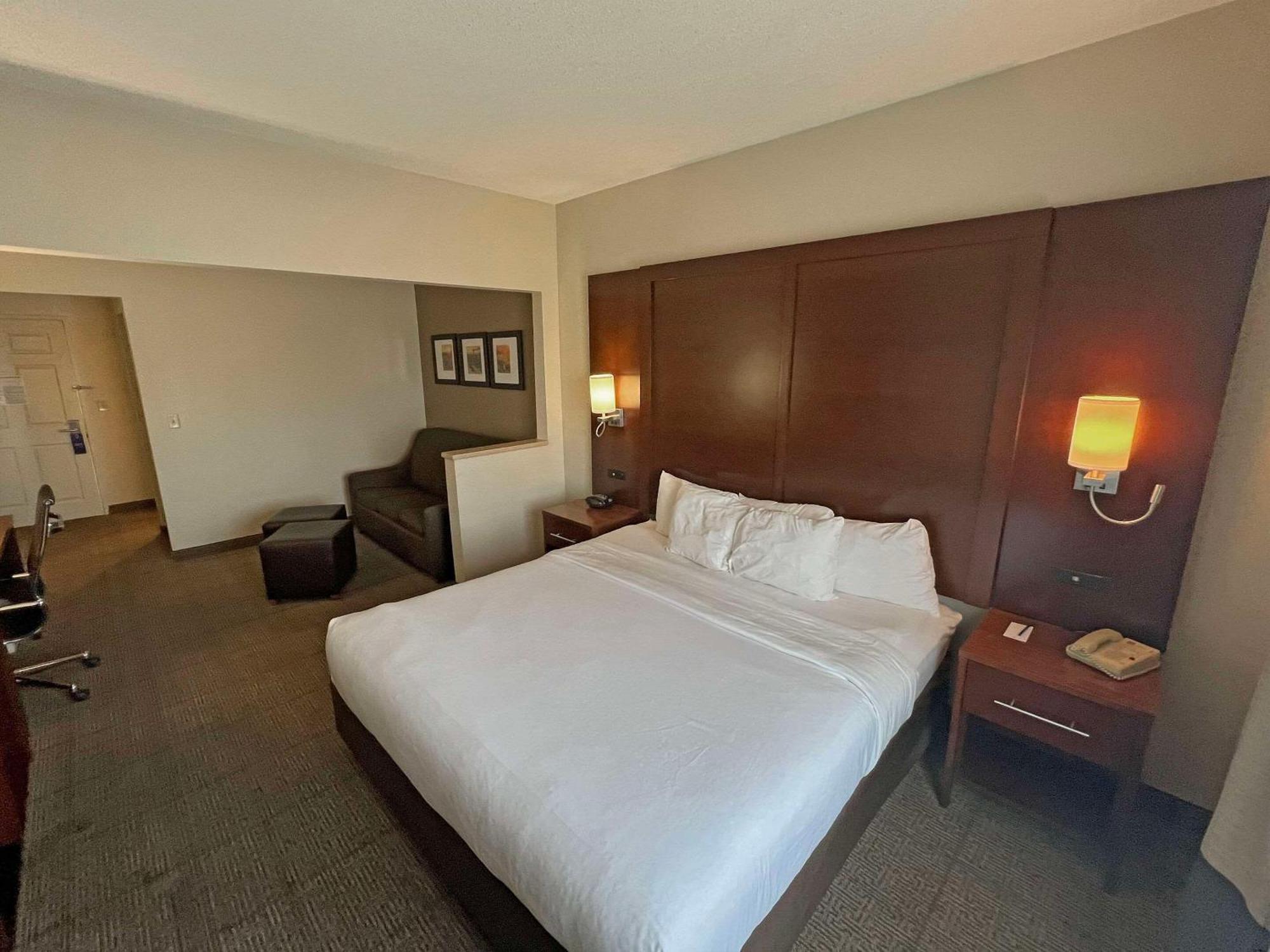 Comfort Suites Peoria Sports Complex Екстериор снимка