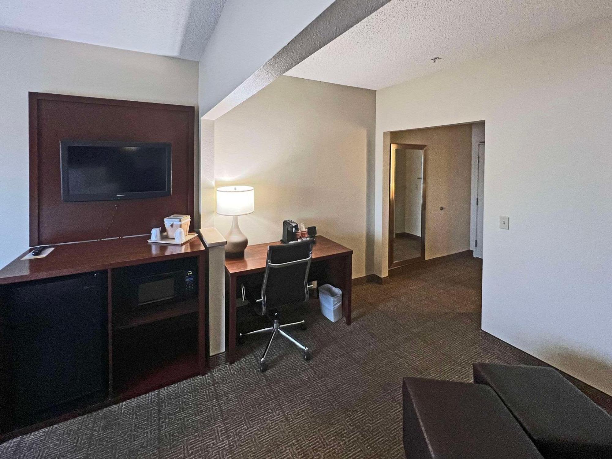 Comfort Suites Peoria Sports Complex Екстериор снимка