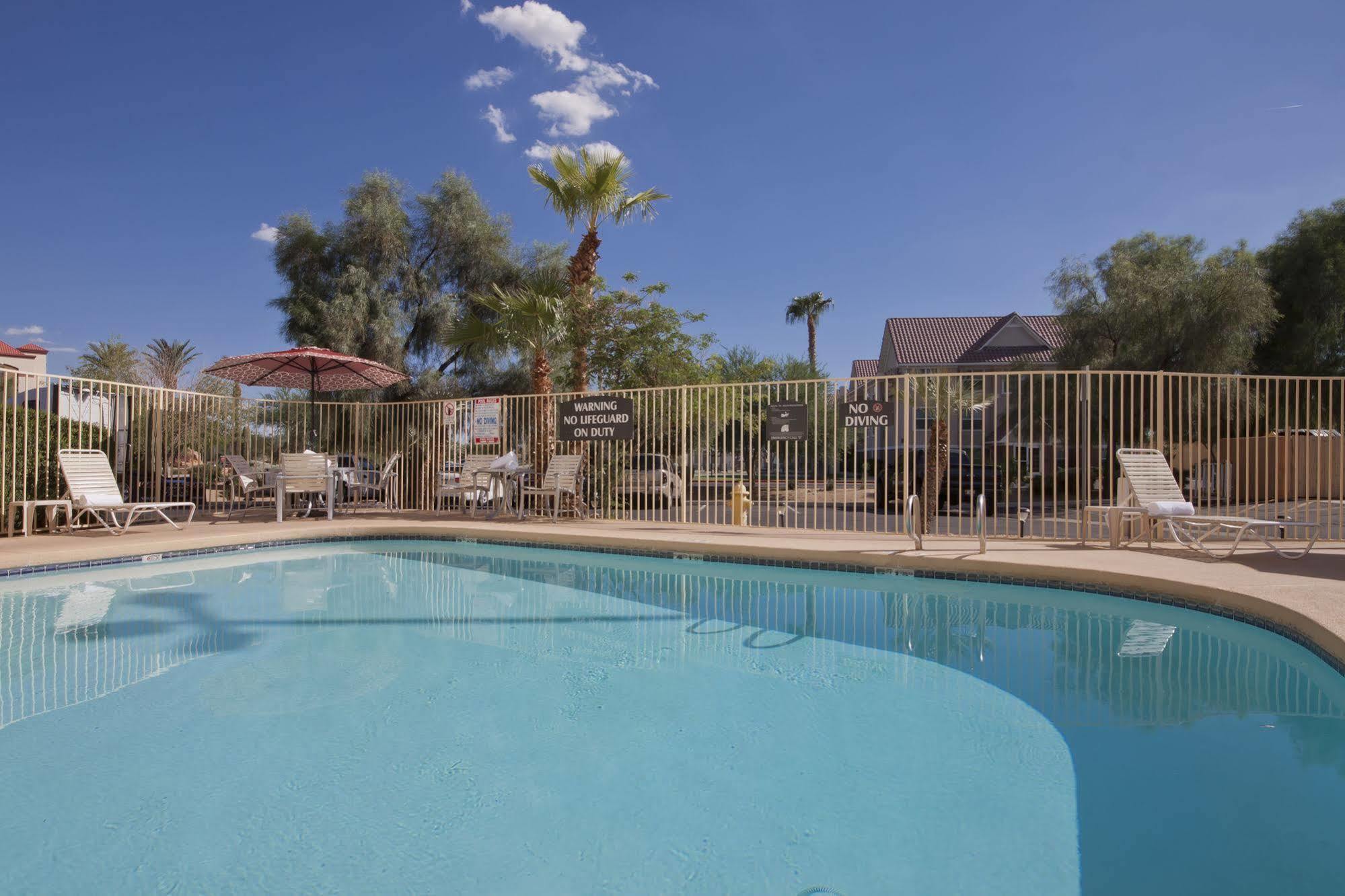 Comfort Suites Peoria Sports Complex Екстериор снимка