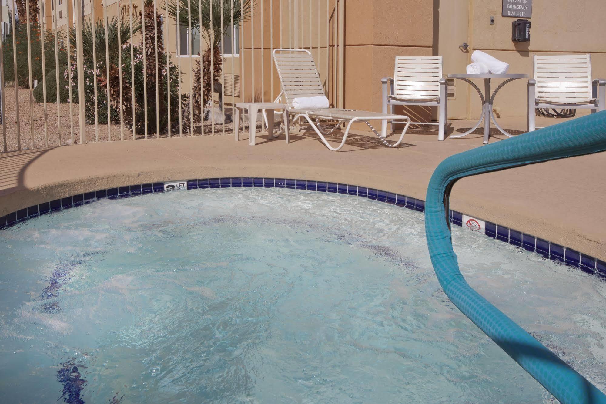 Comfort Suites Peoria Sports Complex Екстериор снимка