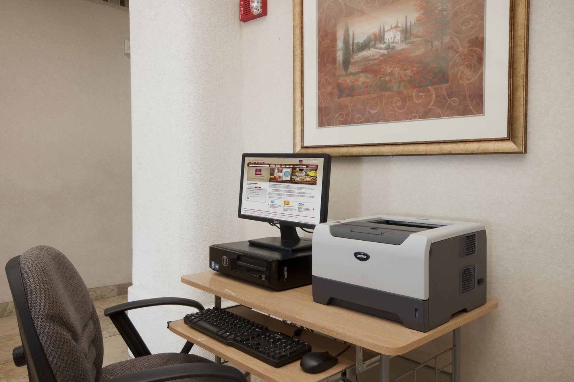 Comfort Suites Peoria Sports Complex Екстериор снимка