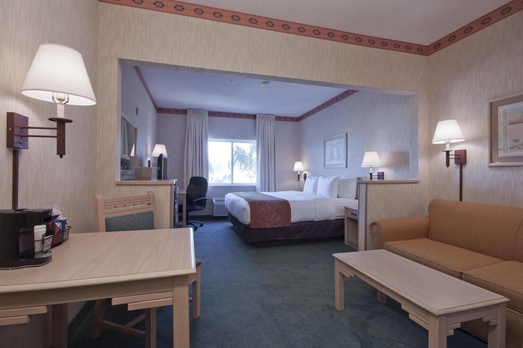 Comfort Suites Peoria Sports Complex Екстериор снимка